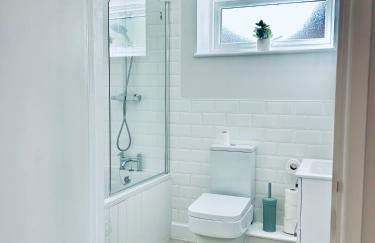 Dover Ferry Apartments x 2 Sleeps 10 with parking and castle views - Foto 6