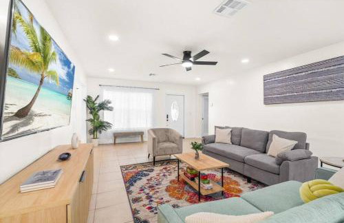 Modern renovated beach oasis home with private pool - Foto 2