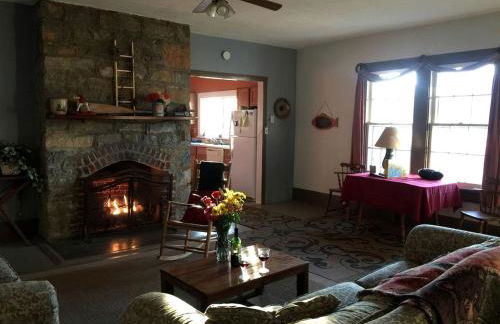 Inviting Cottage Rental on a Private Farm in Rileyville, Virginia - Photo 10