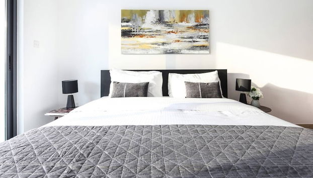 Modern 1BR w/ Gorgeous Marina Views! Sleeps 4 - Foto 2, Habitación