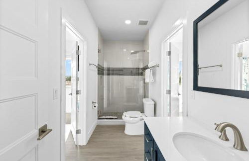 Blue Pearl New Waterfront Haven with Heated Pool ,70 Foot Dock, and More! - Foto 55