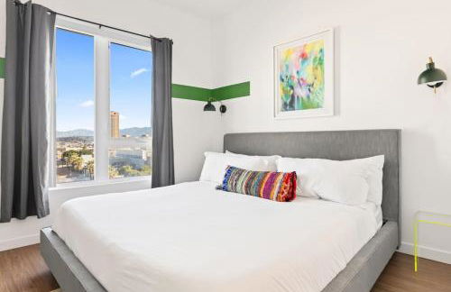 Spacious 1-Bedroom Gem with Downtown LA Views - Foto 13
