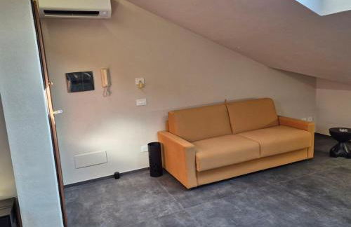 Moderna Mansarda con parcheggio gratuito - Foto 19