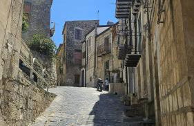 Modern Hillside Retreat with Panoramic Views - Foto 19