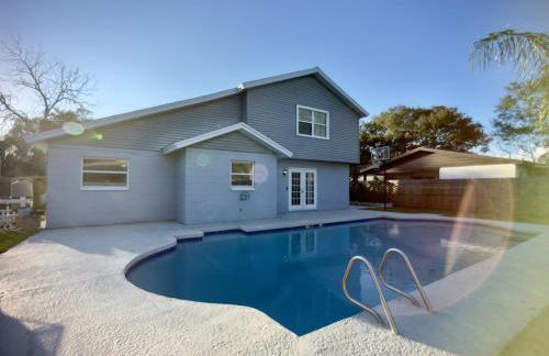 Luxury 4BR Getaway with Heated Pool & Cozy Vibes! - Foto 44