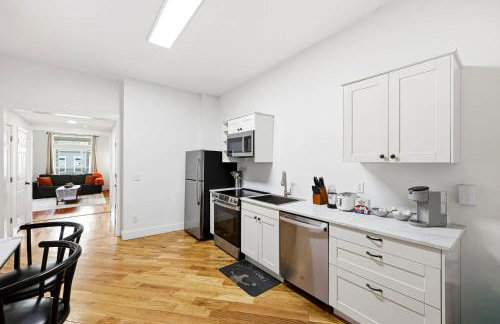 Cozy 2-Floor Home 5BR 3BA 2 Kitchens Backyard - Foto 23