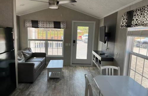 Peaceful Tiny Home - Mins to Bald River & Downtown - Foto 1