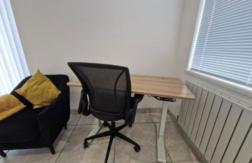 Modern Detached 3 bedroom home with off-road parking & bike store - Photo 9