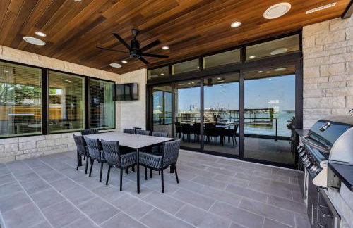 Lakefront Stay for 16 with Pool Dock & Game Room - Foto 10