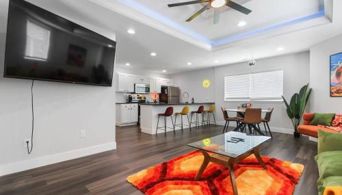 Groovy Getaway king suites, sleeps 8, dogs ok - Foto 2