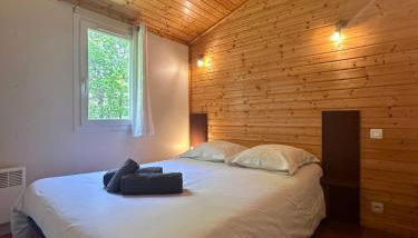 Chalet de 4 pers - Lac de Miel à 500m - Beynat - Parking Piscine - Foto 3