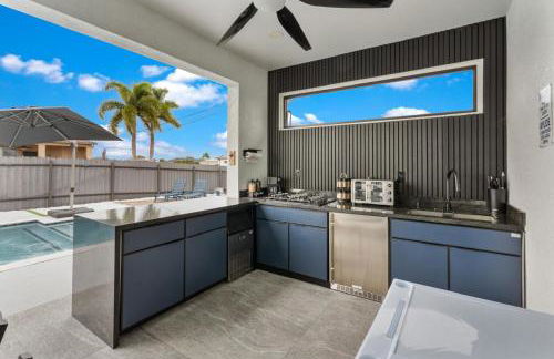 Relax & Play in Cape Coral Pool BBQ Family Fun - Foto 4