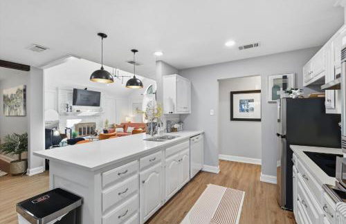 3-BD 2-BA Frisco Getaway - Backyard Patio BBQ - Foto 14