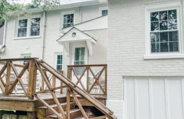 Cozy 2BR Apt w KING in historic dist. 1mi to sq. - Foto 6