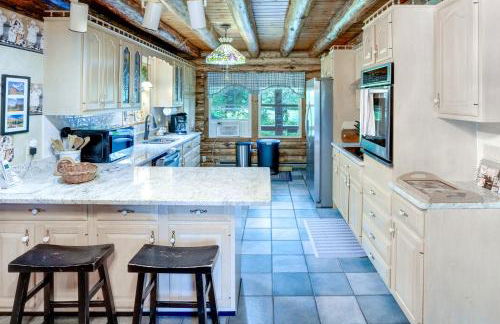 Pet-Friendly New York Cabin with Hot Tub and Game Room - Foto 10