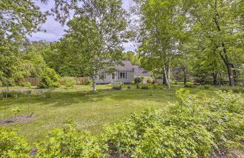 Granby Getaway in the Woods with Spacious Yard! - Foto 25