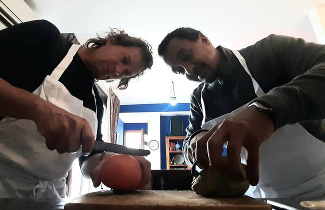 Paella tradicional Valenciana, cocinada con leña de naranjo. - Foto 2