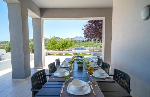 Nostra Terra Villa, 2-acre Secluded Nature Escape with Heated Pool, By ThinkVilla - Foto 26