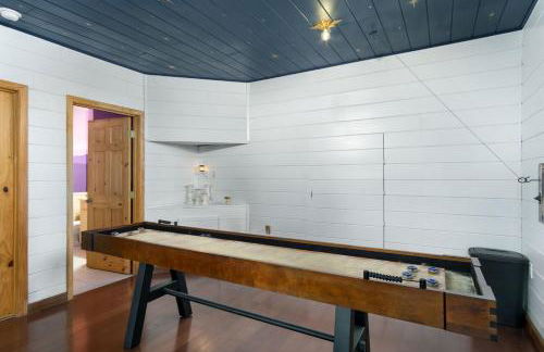 A Celestial Chalet Pets, Hot Tub & Mountain View - Photo 30