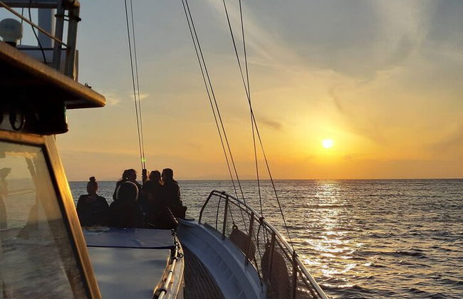 Cruzeiro ao pôr do sol em Mykonos com bebidas - Foto 1