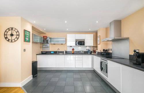 Stunning Thames View 2-Bedroom Apartment 2 Baths & 2 Balconies Sleeps 6 - Foto 36