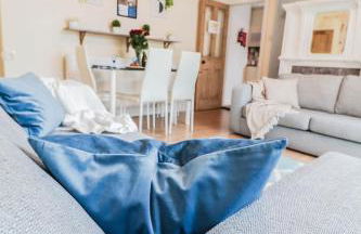 Spacious 4-Bed Home, Perfect Stay with Free WiFi - Foto 50