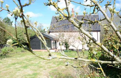 The White House with Studio - Photo 4