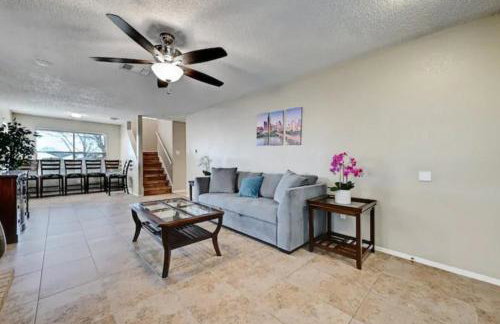 Modern Family Home, Close to Typhoon Texas and Tesla Gigafactory - Photo 4