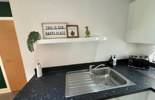 Luxury Canal-side Apartment, Hemel Hempstead, Free parking, Perfect for Contractors - Foto 25