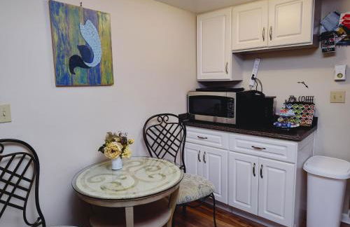 Comfortable Stay- Fully Stocked Home & Coffee Bar- All Essentials Provided - Photo 23