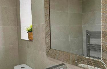 Ideal 4-bed home sleeps 7 - Nr Trafford Ctr & M60 - Foto 33