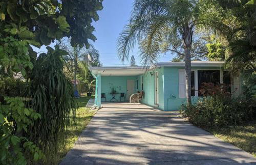 Lemon Bay Hideaway, Retro Beach Bungalow - Foto 27