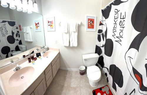 Lakefront Getaway LG South Facing Pool Hot Tub Pool Table & BBQ - 2 miles Disney - Foto 18