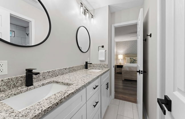 Fireside Fun by Avantstay Sleeps 18 Waterfront + Pool - Foto 27