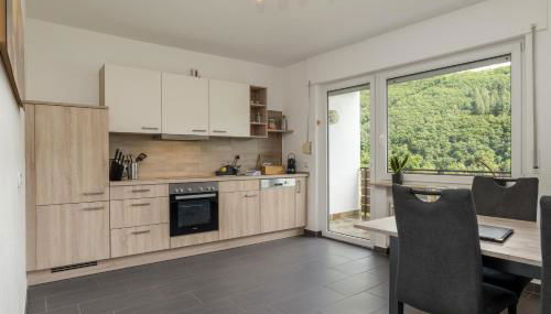 Elbling Appartement for 4 People - Billiards - 2 Bedrooms - 2 Bathrooms - Balcony with Mosel View - Parking - Wine Barrel Bar - Fully Equipped Kitchen - Netflix - WaipuTV - 3 km from Cochem - Foto 2, stove, dishwasher, toaster