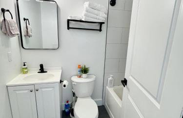 Elegant Retreat Near EWR n NYC - Photo 2