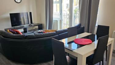 Sleek 4 bed Apartment with 2 bathrooms - Foto 5