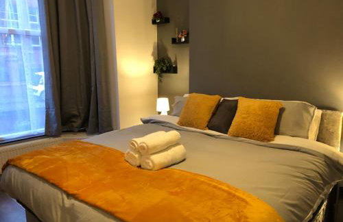 Comfortable Home From Home Bolton Central - Sleeps - 10 - Foto 14