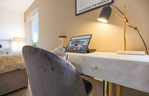 Luxury 5 Bedroom 3 Bathroom House - Smart TVs with Sky and Netflix, Super Fast WiFi, Free Parking by Yoko Property - Foto 30