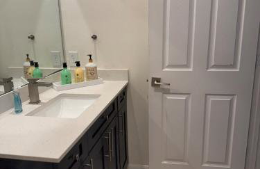 Luxury 2 bed 2 bath pool view - Foto 12