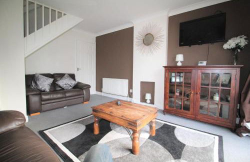 2 Bed House - Sleeps 4 - Parking - Pets - Garden - Foto 1