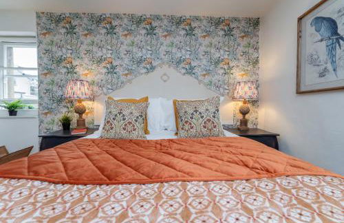 Heron Stays Bath- Historic Pub Retreat, Original Beams, Parking, Sleeps 9, 3 Miles to Bath Central - Photo 51