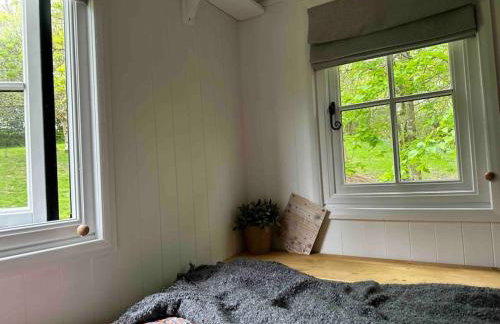 Cornwall Woodland Shepherd's Hut with Hot Tub - Deirdres Hut - Foto 43