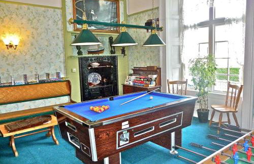 Simply the best ! 4 min walk to Beach, Pubs, Restaurants, Shops, Htd Pool, Hottub, Games rm, 1 acre Garden, BBQ's Coast to Coast cycle path, Beautiful, Bassets acre, Only six 1-3 bedroom SUPERB apartments, Free Parking and WIFI - Foto 16