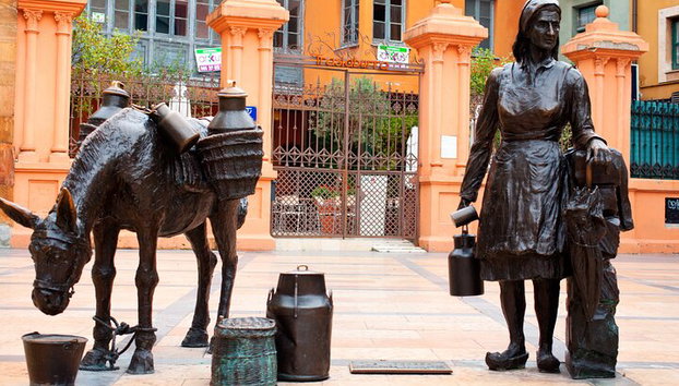 Visita guiada Premium para grupos pequeños a Oviedo Monumental - Foto 2, Nati, la vendedora de leche