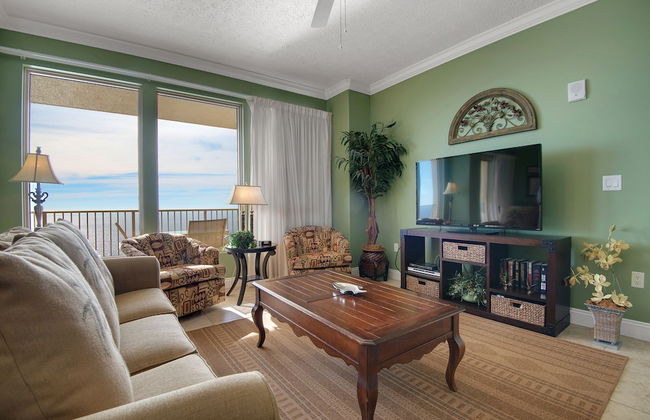 Tropical High-Rise Condo with Beachside Pool Access and Free Poolside WiFi - Unit 2004 by RedAwning - Foto 13