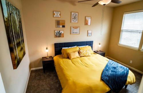 Eat-Sleep-Stroll-Repeat! Walkable Midtown 2BR Home - Foto 20