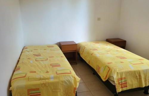 2025 Reno 2-Bed Escape w pool Min to GolfCources - Foto 15