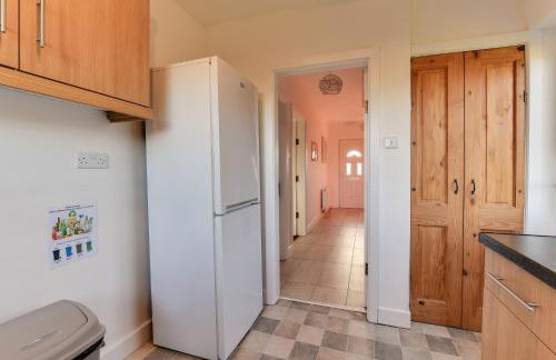 3 BR Home l Free Parking l 5 Guests l Garden l Long Stays l - Foto 24