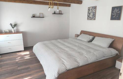 Old house by the stream - Photo 13